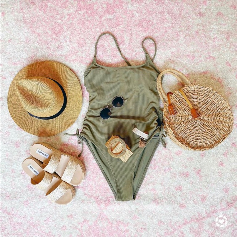 One peice swim suit